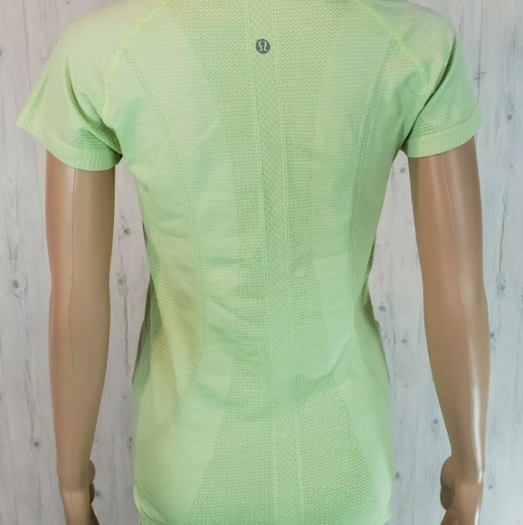 Lululemon Swiftly Tech Crew Size 6 Short Sleeve